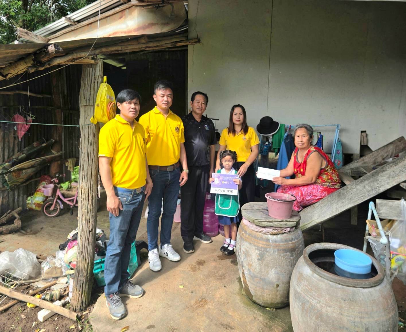 สำนักงานพัฒนาชุมชนอำเภอวังทอง ลงพื้นที่มอบทุนอุปการะเด็กกองทุนพัฒนาเด็กชนบท ในพระราชูปถัมภ์สมเด็จพระเทพรัตนราชสุดาฯ สยามบรมราชกุมารี