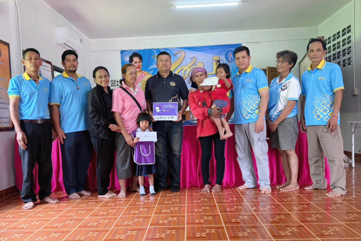 สำนักงานพัฒนาชุมชนอำเภอวังทอง ร่วมกับหน่วยงานภาคีและผู้นำในพื้นที่  ลงพื้นที่มอบทุนอุปการะเด็กกองทุนพัฒนาเด็กชนบท ในพระราชูปถัมภ์สมเด็จพระเทพรัตนราชสุดาฯ สยามบรมราชกุมารี