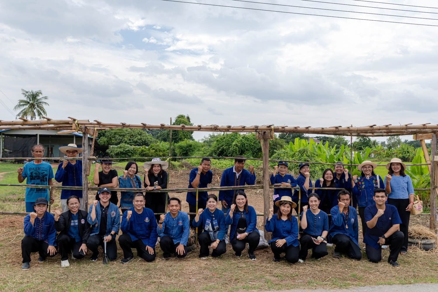 สพอ.วังทอง: ร่วมโครงการพัฒนาหมู่บ้านเศรษฐกิจพอเพียง ส่งเสริมกิจกรรมทางนี้มีผล ผู้คนรักกัน