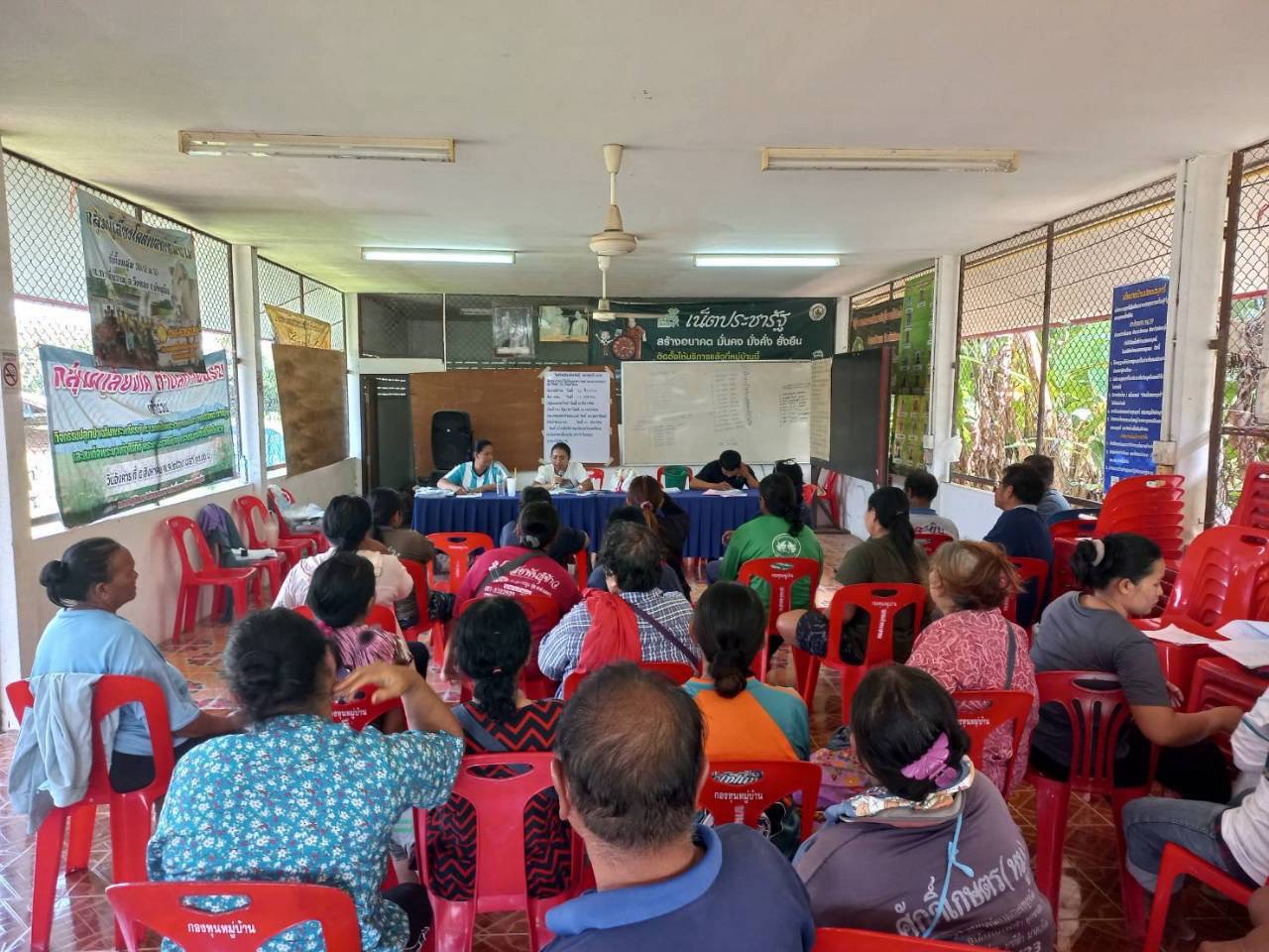 สพอ.วังทอง ตรวจสอบ กำกับ ติดตามการดำเนินงาน โครงการแก้ไขปัญหาความยากจน กข.คจ.