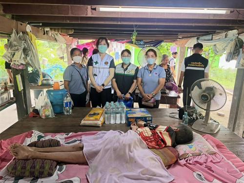 คณะกรรมการเครือข่ายโครงการแก้ไขปัญหาความยากจน (กข.คจ.) ระดับอำเภอ อำเภอวังทอง โดย“กองทุนแก้จน คนวังทอง”  ร่วมกับ สพอ.วังทอง ภาคีเครือข่าย ผู้นำท้องที่ ท้องถิ่น  มอบถุงยังชีพ/เงินสงเคราะห์ จากเงินกองทุนแก้จน คนวังทอง  ในพื้นทีตำบลท่าหมื่นราม ตำบลวังทอง ตำบลวังพิกุล เพื่อช่วยเหลือครัวเรือนด้อยโอกาส/ครัวเรือนเปราะบาง/ครัวเรือนยากจน/คร.TPMAP/คร.ตกเกณฑ์ จปฐ. ในพื้นที่หมู่บ้าน กข.คจ. จำนวน 20 หมู่บ้าน (20 ครัวเรือน) 